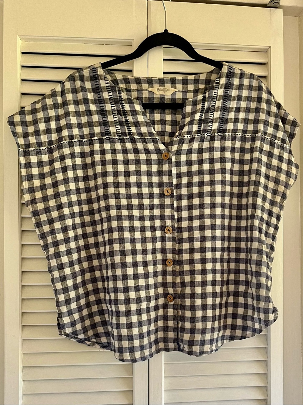 Button-Front Gingham Womens Top in Navy and White